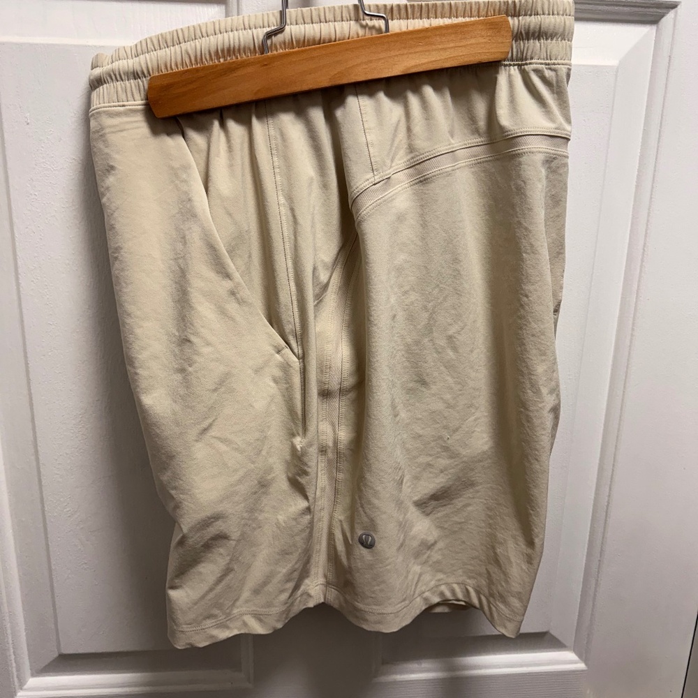 Like New- Lululemon Pace Breaker 7” Shorts - Linerless